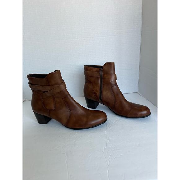 NWOT ECCO Women Shape 35 Wrapped
Shaft Cognac Brown Leather Boot 11-11.5 EU 42 - Picture 1 of 11